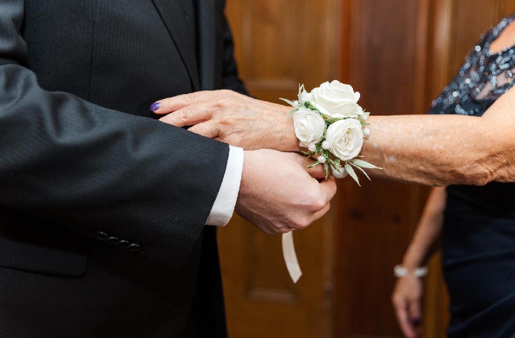 Wedding White Corsage Ivory Corsage Wedding Classic Wrist Corsage Bridesmaids Decor Wedding White Mom Corsage Accessories Artificial Flower